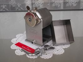 Original Caran D`Ache Spitzer 455 Spitzmaschine + Halterung